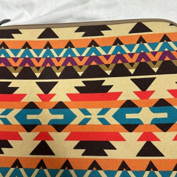 Aztec Style Computer Cover. - Picture 4 of 8